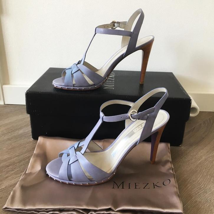 Miezko leren sandalen met hak - Maat 38, Kleding | Dames, Schoenen, Nieuw, Sandalen of Muiltjes, Overige kleuren, Ophalen of Verzenden