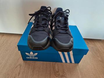 Adidas sneakers beschikbaar voor biedingen