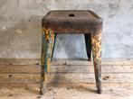 Vintage industriele metalen Tolix kruk!, Huis en Inrichting, Krukjes, Ophalen of Verzenden, Gebruikt, Staal