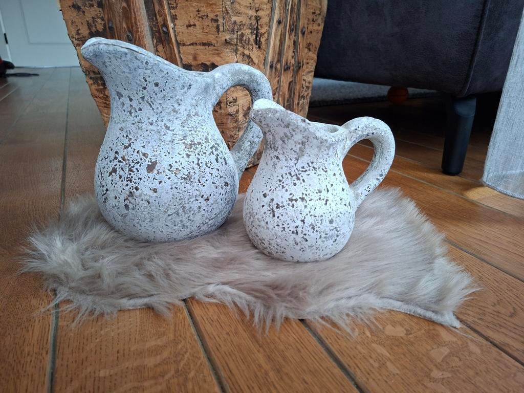 Twee stenen vasen set, Ophalen of Verzenden, Overige kleuren, Steen, Minder dan 50 cm