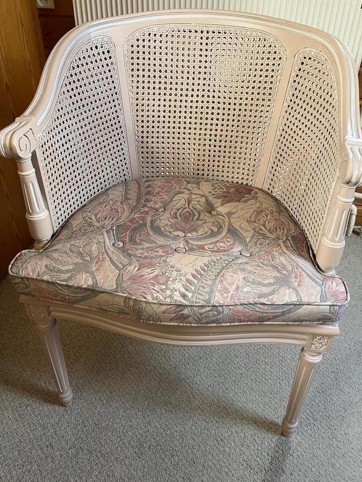 Antieke stoel met gaatjesmat, makkelijk te stofferen, Huis en Inrichting, Stoelen, Gebruikt, Eén, Hout, Overige kleuren, Ophalen