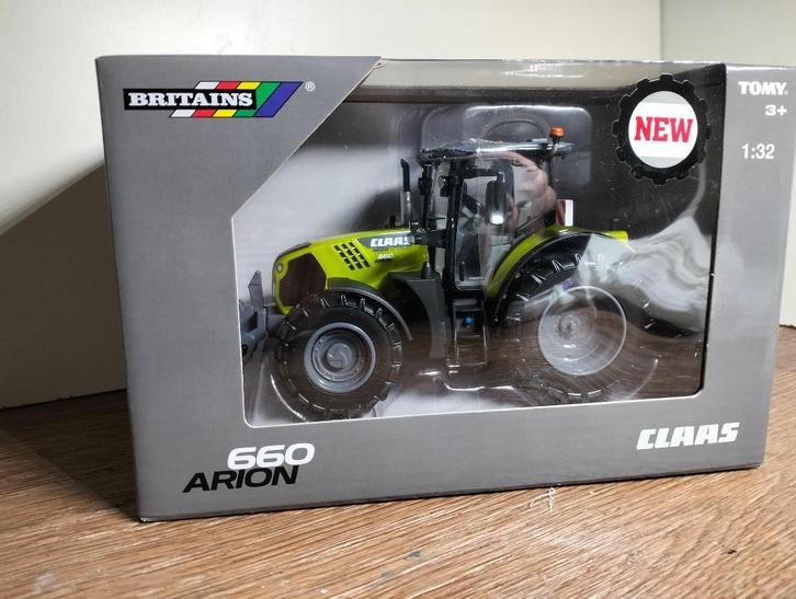 Te koop Britains Claas Arion 660 Night Edition Gelimiteerd., Hobby en Vrije tijd, Modelauto's | 1:32, Nieuw, Tractor of Landbouw