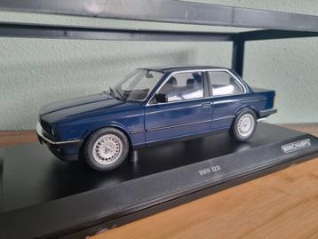 Minichamps BMW 323i E30 1982 Blauw 1:18 beschikbaar voor biedingen