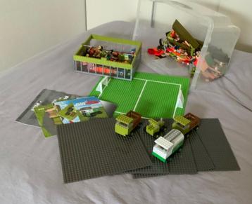Bricks blokjes ruim 2,5 kg. boerderij, winkel, voetbal. beschikbaar voor biedingen