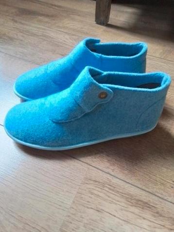 Nieuwe comfortabele dames pantoffels, maat 40 beschikbaar voor biedingen