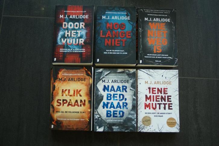 M.J. ARLIDGE. Diverse titels oa  Nog lange niet -- Klikspaan, Boeken, Thrillers, Zo goed als nieuw, Ophalen of Verzenden
