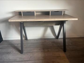 Bureau, zo goed als nieuw! beschikbaar voor biedingen