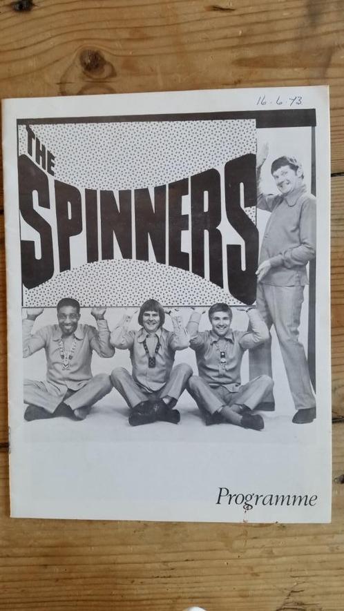 TOURBOOK THE SPINNERS 1973 PROGRAMMABOEK TOERBOEK MERSEYBEAT, Verzamelen, Muziek, Artiesten en Beroemdheden, Zo goed als nieuw