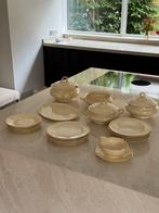 Compleet vintage crèmekleurig servies 23- delig, Ophalen