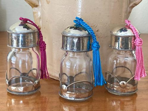 3 Handgemaakte Marokkaanse Flesjes met Zilverkleurig Detail, Huis en Inrichting, Keuken | Servies, Nieuw, Glas of Glazen, Overige stijlen