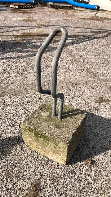 Fietsen rek 30x30cm beschikbaar voor biedingen