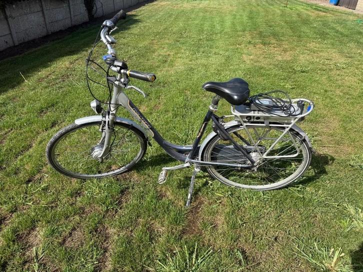 Elektrische dames fiets. , Fietsen en Brommers, Elektrische fietsen, Gebruikt, 50 km per accu of meer, Ophalen
