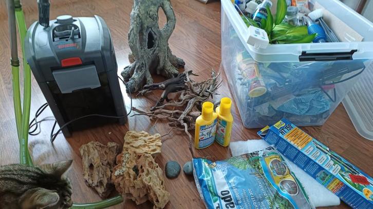 Aquarium spullen / toebehoren / ornamenten / medicijnen, Dieren en Toebehoren, Vissen | Aquaria en Toebehoren, Zo goed als nieuw