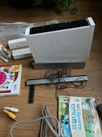 Nintendo Wii, met controlers, nunchucks en paar spellen, Spelcomputers en Games, Spelcomputers | Nintendo Wii, Ophalen of Verzenden