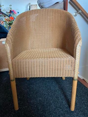 Rotan stoel in goede staat 2 stuks beschikbaar voor biedingen