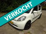 Daihatsu Sirion 2 1.0-12V Trend MET JAAR APK, Voorwielaandrijving, Gebruikt, 750 kg, Wit