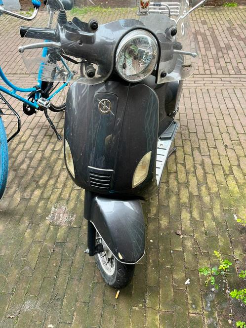 Touring scooter | 11 jaar oud | Opknapper of onderdelen, Fietsen en Brommers, Brommeronderdelen | Scooters, Gebruikt, Ophalen