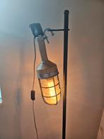 Industriële staande lamp van Loods5, Huis en Inrichting, Lampen | Vloerlampen, Ophalen, Zo goed als nieuw