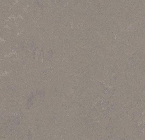 Couponnen Marmoleum Concrete 3702 nú €10,- pm2, Huis en Inrichting, Stoffering | Vloerbedekking, Nieuw, Vinyl, Bruin, 75 m² of meer