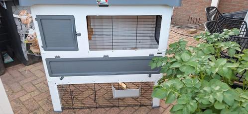 Mooie kunststoffen konijnenhok., Dieren en Toebehoren, Knaagdieren en Konijnen | Hokken en Kooien, Zo goed als nieuw, Hok, 90 cm of meer