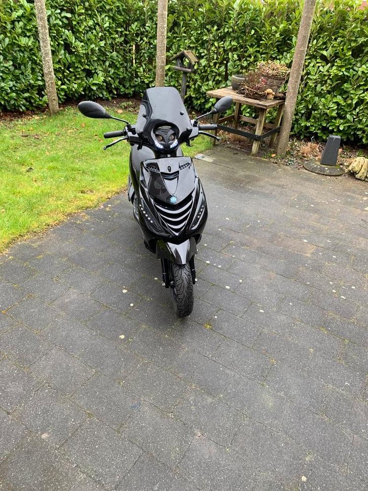 Piaggio zip 80cc, Fietsen en Brommers, Scooters | Piaggio, Zo goed als nieuw, Zip, Benzine, Ophalen