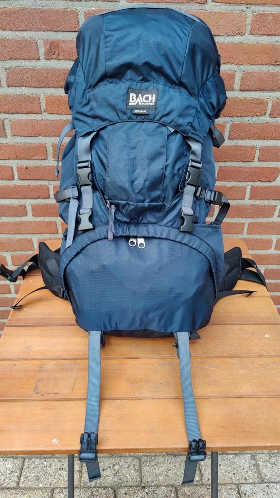 NIEUWSTAAT: Bach Lite Mare Backpack 65L met regenhoes, Sport en Fitness, Bergsport en Wandelen, Zo goed als nieuw, Rugzak, Ophalen of Verzenden