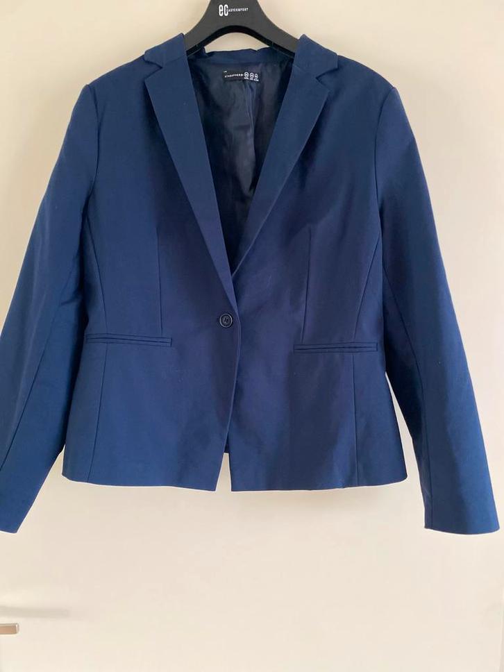 Blauwe Blazer - Stijlvol & Tijdloos!, Kleding | Dames, Jasjes, Kostuums en Pakken, Zo goed als nieuw, Jasje, Maat 38/40 (M), Blauw