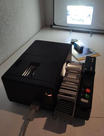 ROLLEI P 355 DIAPROJECTOR met RESERVELAMP EN SLEE beschikbaar voor biedingen