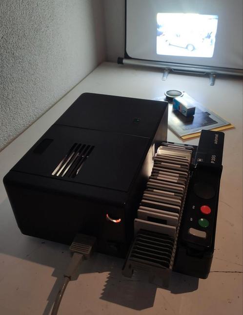 ROLLEI P 355 DIAPROJECTOR met RESERVELAMP EN SLEE, Audio, Tv en Foto, Diaprojectors, Zo goed als nieuw, Ophalen of Verzenden