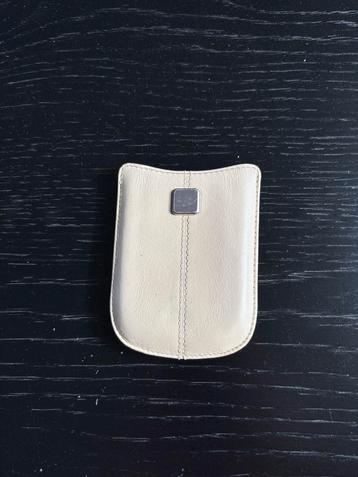 Beige BlackBerry hoesje beschikbaar voor biedingen