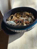 Vintage stoffen Doos goudkleurige vintage sieraden, Verzenden, Zo goed als nieuw, Rechthoekig