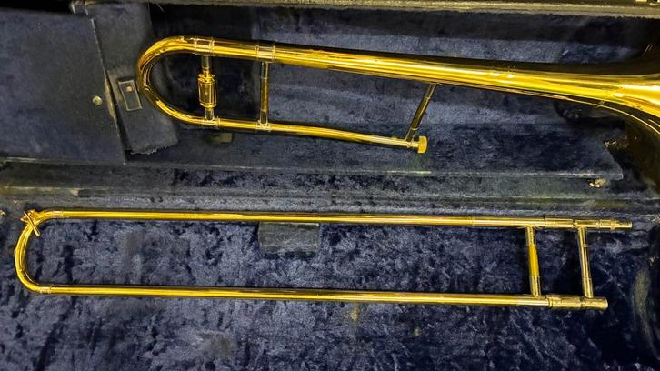 Trombone 4b goudkleurig als boekethouder, Muziek en Instrumenten, Blaasinstrumenten | Trombones, Gebruikt, Tenor, Ophalen of Verzenden