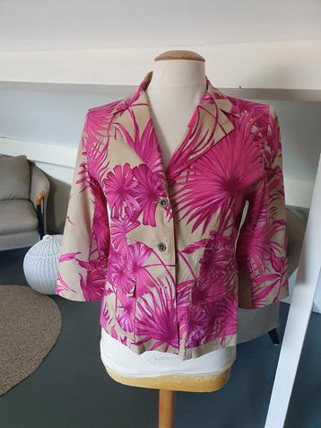 Galeande jasje maat 42 beige/roze bloemen beschikbaar voor biedingen