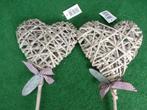 NIEUW 2 echt super mooie lichtgrijze hart decoratie op stok, Hobby en Vrije tijd, Knutselen, Ophalen of Verzenden, Nieuw
