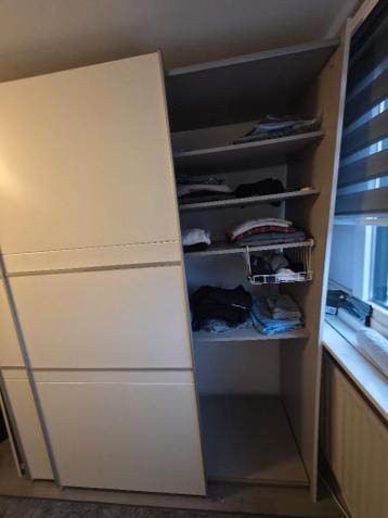 Grote kledingkast met schuifdeuren - afbeelding 4