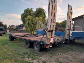 Oprijwagen dieplader aanhanger beschikbaar voor biedingen