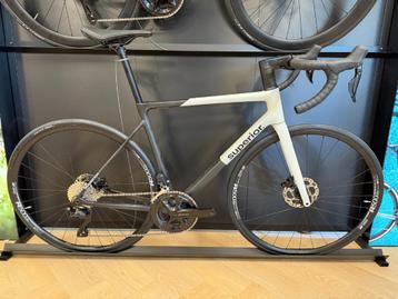 SUPERIOR RR 9.5 in maat 54 Nu van €2899,- voor €2799,- beschikbaar voor biedingen