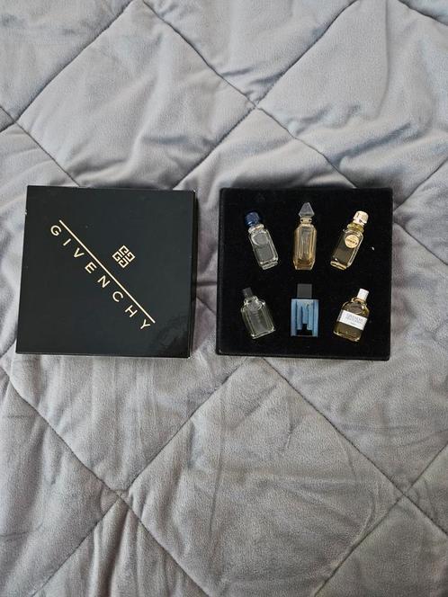 Vintage miniatuur Givenchy parfumflesjes vol miniaturen, Sieraden, Tassen en Uiterlijk, Uiterlijk | Cosmetica en Make-up, Zo goed als nieuw