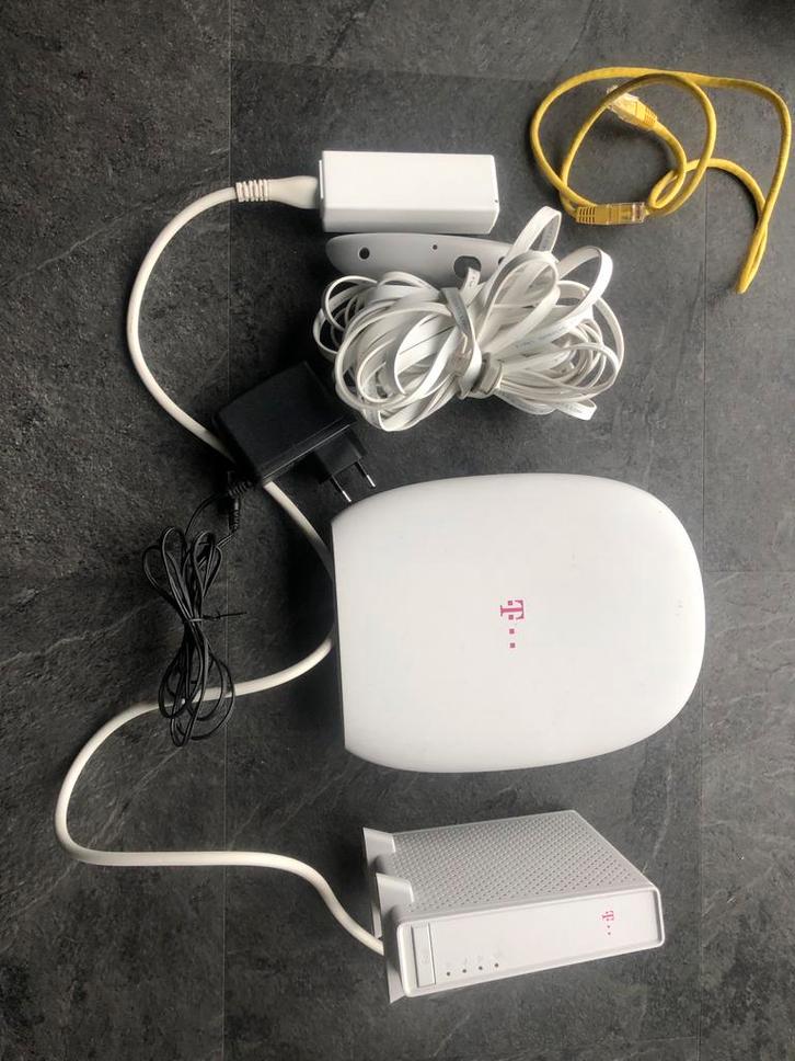 T-Mobile/Odido Buitenrouter - Zo goed als nieuw, Computers en Software, Routers en Modems, Zo goed als nieuw, Router, Ophalen of Verzenden