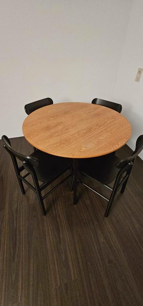 Ronde eettafel met 4 stoelen, Huis en Inrichting, Complete eetkamers, Gebruikt, 4 tot 6 stoelen, Ophalen