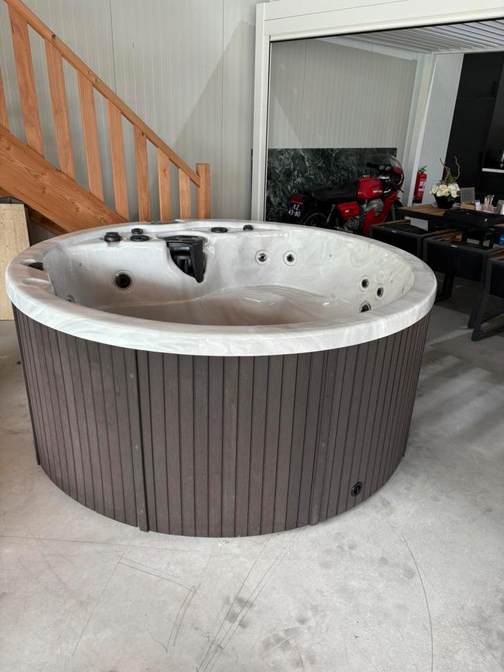 Spa jacuzzi balboa hottub SHOWROOM MODEL, Tuin en Terras, Zwembad-toebehoren, Nieuw, Ophalen of Verzenden