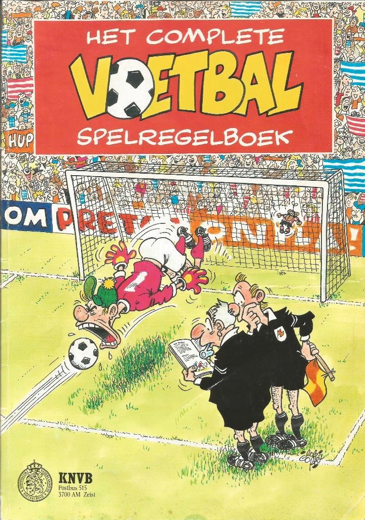 Het complete voetbal spelregelboek. 1991, Boeken, Sportboeken, Gelezen, Balsport, Ophalen