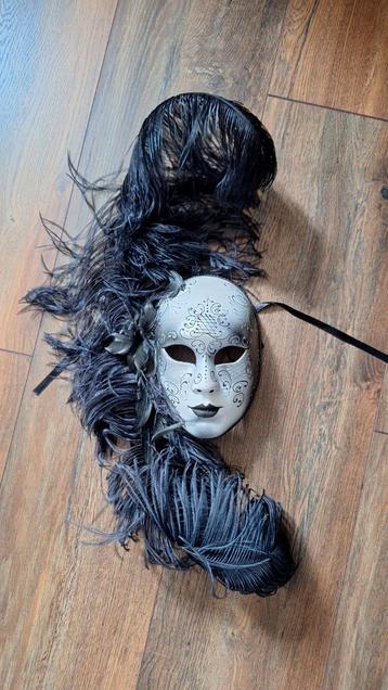 Venetiaans Masker met Veren - Handgeschilderd beschikbaar voor biedingen