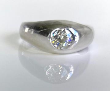 18 krt witgouden ring met Bolsjewiek diamant van 0.68 ct