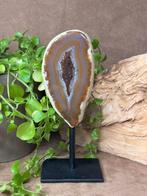 Agaat geode op standaard, Verzamelen, Mineralen en Fossielen, Ophalen of Verzenden, Mineraal