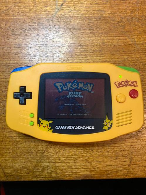 Gameboy Advance: Pokémon edition reshell, Spelcomputers en Games, Spelcomputers | Nintendo Game Boy, Zo goed als nieuw, Game Boy Advance