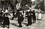 Urker Jeugd - rondedans klederdracht - 1962 gelopen, Verzamelen, Ophalen of Verzenden, Voor 1920, Gelopen, Zeeland