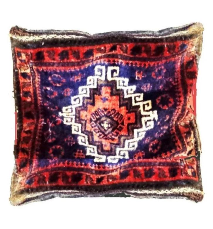 Antieke Tapijtjes Karpet Kleed Kussen is gemaakt van Tapijt, Antiek en Kunst, Antiek | Kleden en Textiel, Ophalen of Verzenden