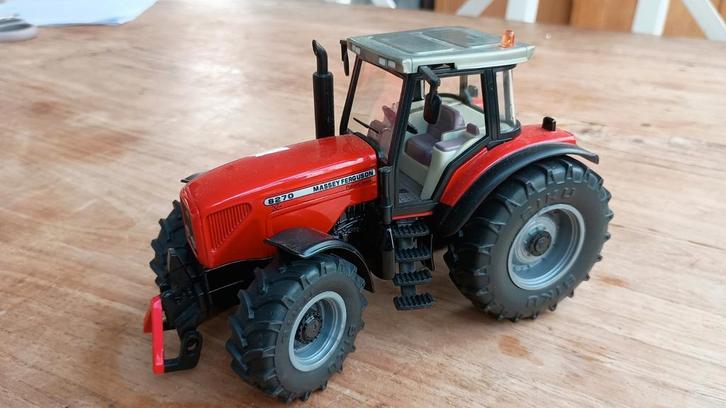 Siku Massey Ferguson 8270 LCN beurs model, Hobby en Vrije tijd, Modelauto's | 1:32, Zo goed als nieuw, Tractor of Landbouw, SIKU