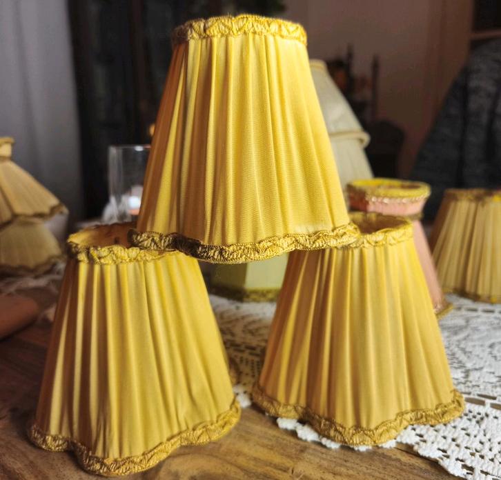 Set van 3 gele vintage plissé lampenkapjes, Huis en Inrichting, Lampen | Lampenkappen, Zo goed als nieuw, Minder dan 25 cm, Rond